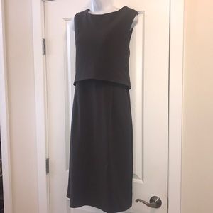 Women’s EUC Figure flattering Sleeveless texturized grey dress
